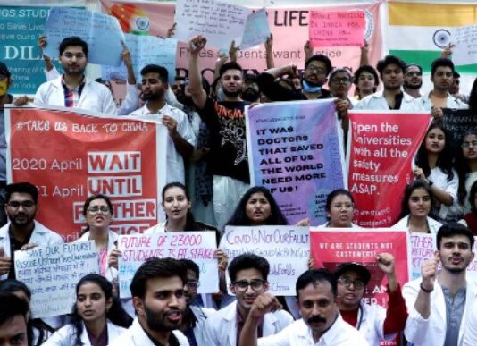 Medical students of Chinese universities hold protest, demand practical training