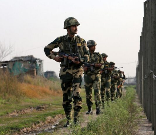 Pak intruder killed along IB in Jammu