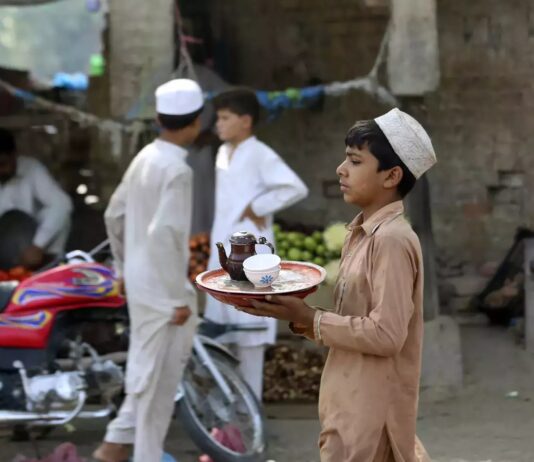 Cash-strapped Pakistan urges citizens to drink less tea