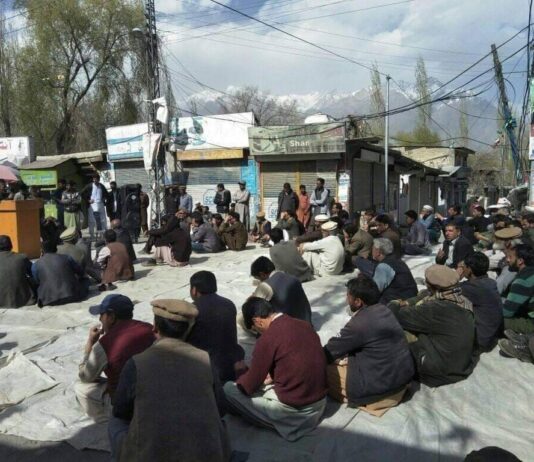 PoK protest cuts in budgetary grants by Islamabad