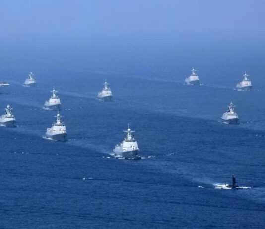 China blocks Philippines boats in disputed South China Sea