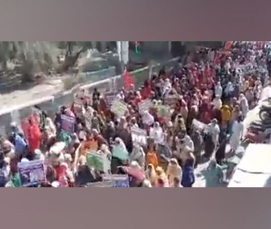 Pakistan: Aurat March members demand eradication of poverty, hunger, gender discrimination