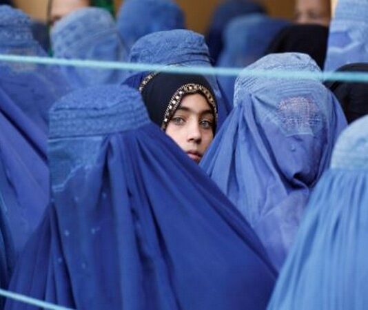 Ban on female relief workers disabling aid-delivery in Afghanistan: Report