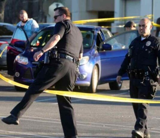 LA police: 1 dead, 3 hurt in shooting at shopping centre