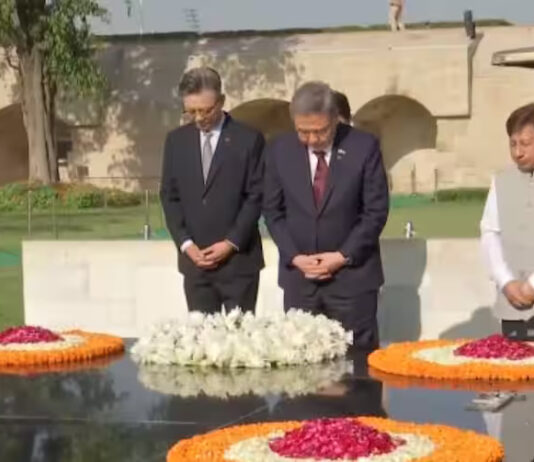 South Korea Foreign Minister Park visits Mahatma Gandhi memorial in Rajghat, pays tribute