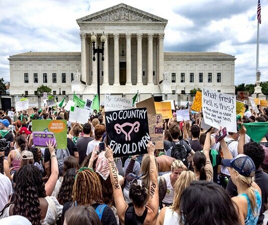 US: Texas judge issues ruling, halts approval of medication abortion pill