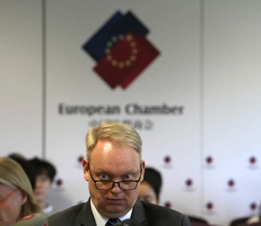 Foreign companies are shifting investment out of China as confidence wanes, business group says