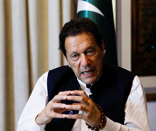 Imran warns govt against clipping judiciary’s powers