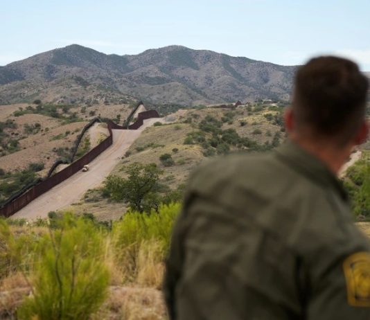 U.S. Deports Chinese Migrants in First Large Flight Since 2018