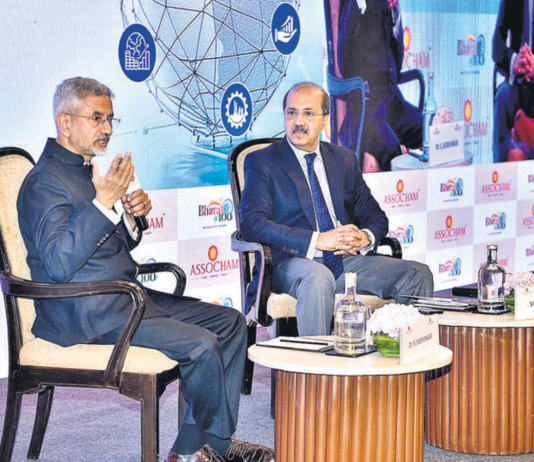 EAM seeks balanced approach towards business with China