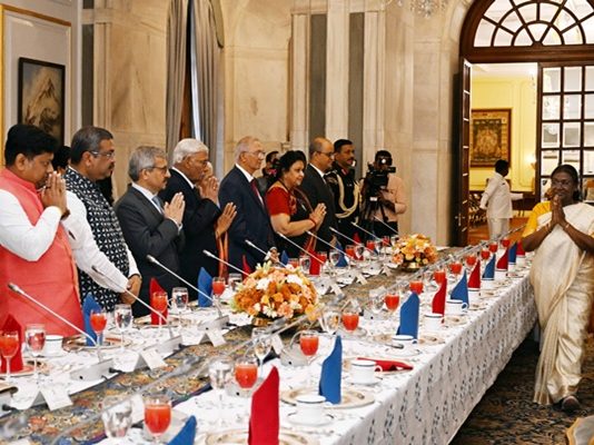 President Murmu meets alumni, business leaders & CSR Contributors