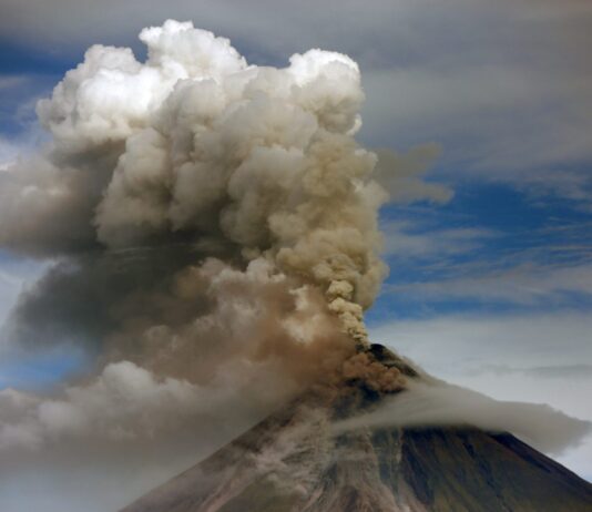 Philippines on Alert as Mayon Volcano Erupts, Thousands Displaced