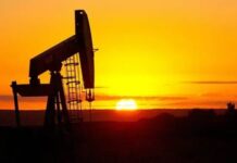 Oil prices climb again, as global stocks gain