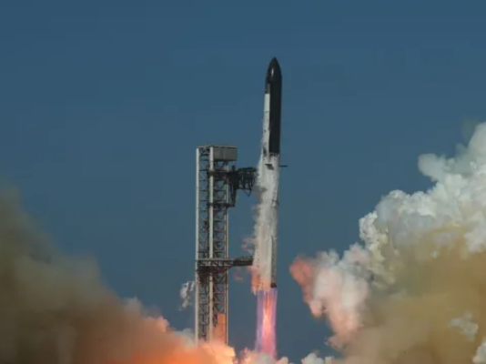 SpaceX’s Giant Starship Rocket Advances Reusable Spaceflight Goals with Latest Test