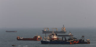 Iran Tightens Hormuz Transit Rules, Warns Ships of Detention