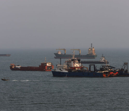 Iran Tightens Hormuz Transit Rules, Warns Ships of Detention