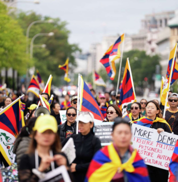 Xi Arrives in US as Clashes Erupt Between Chinese Supporters and Protesters