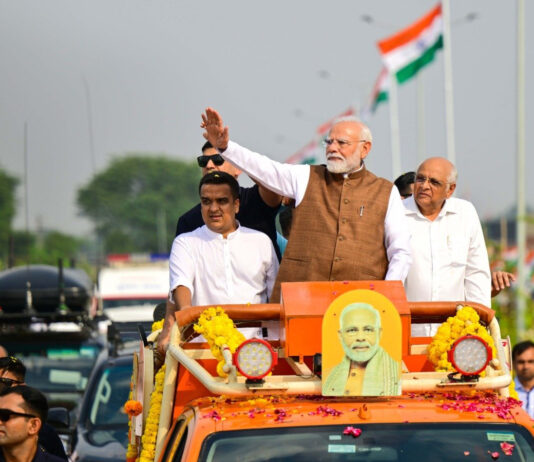 PM Modi Holds Roadshow in Gujarat’s Banaskantha Ahead of Launching Projects Worth Over ₹14,000 Crore