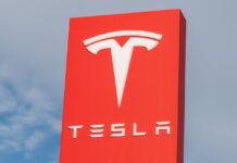 Tesla Roadster to Turn in Mid-Air Using SpaceX Thrusters, Arriving in 2028