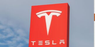 Tesla Roadster to Turn in Mid-Air Using SpaceX Thrusters, Arriving in 2028